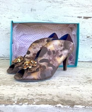 Poetic License Fabulous Peep Toe Rhinestone Shoes Heels Size 10