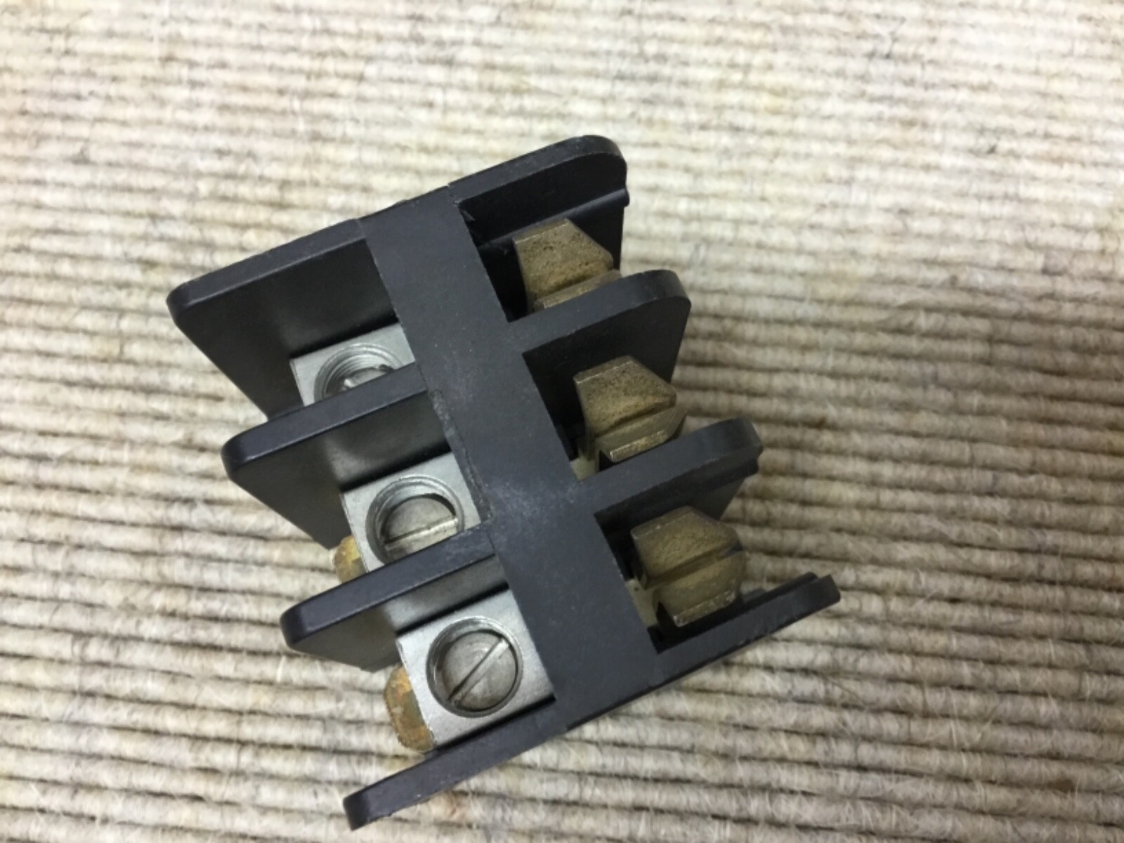 204B4153APG2 GE 8000 Line MCC 3 point power terminal block, female. Size 1-2