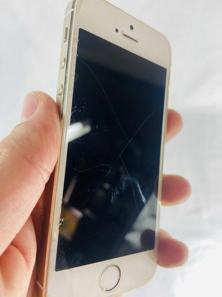 iPhone 5s Model A1533 32G Phone Lot Of 2 White And Rose Gold - Image 4 of 4