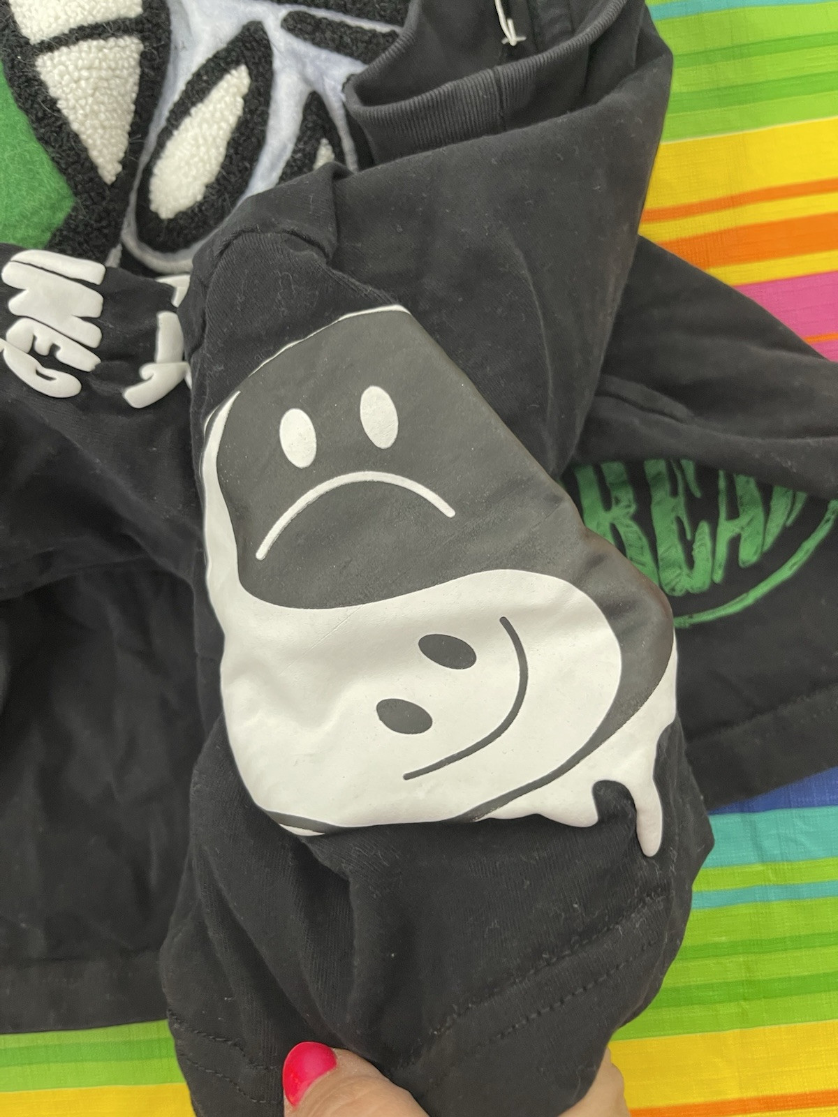 T shirt prima fila taglia S nera maglietta manica corta grafica multicolore H47