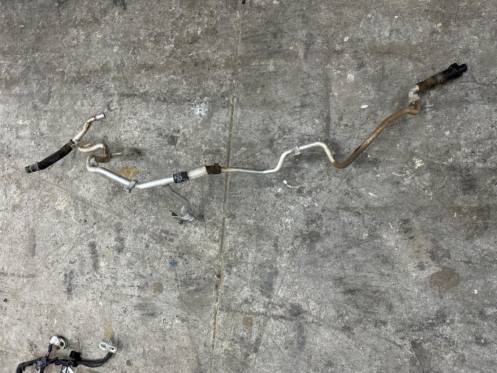 2014 AUDI R8 V10 REAR RIGHT COOLANT PIPE HOSE 420 121 085 B 420 121 481 C OEM