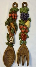 VNT 1976 SYRCO Fork & Spoon w/ Vegies & Fruits 2 Piece Plastic Wall Plaque USA
