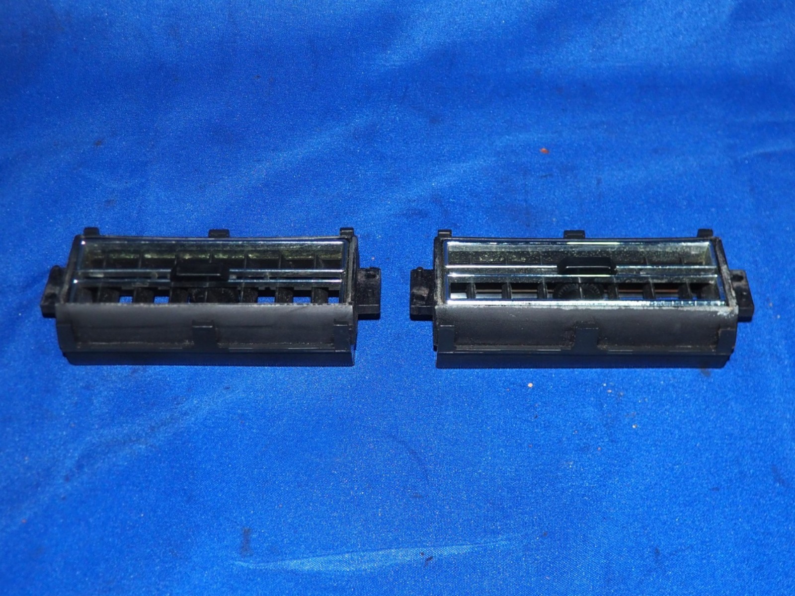 Rolls-Royce Silver Shadow 1965-1980 Left, right Center air ducts Pair