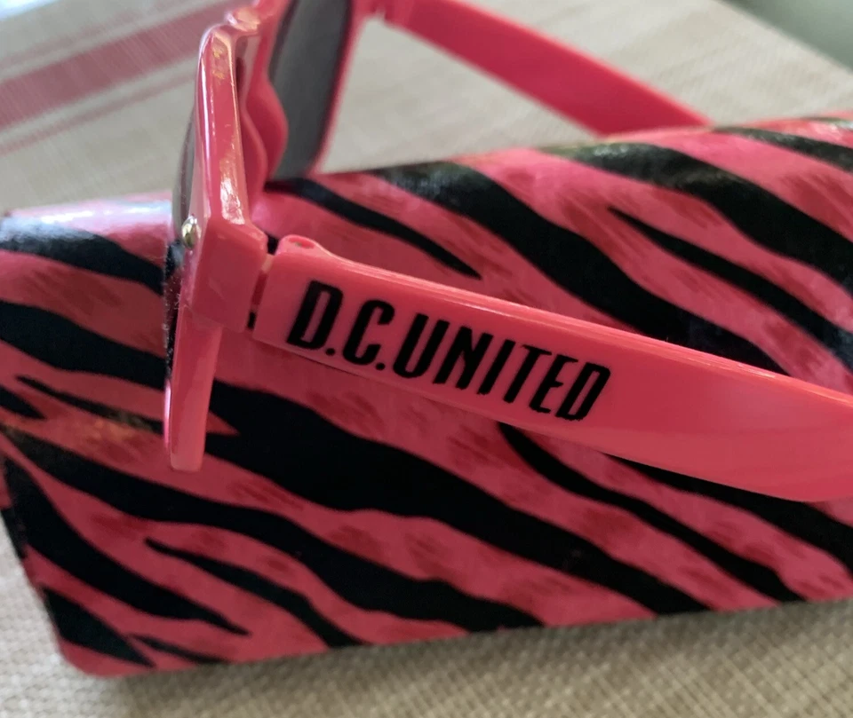 DC United MLS Major League Soccer Cherry Blossom Sunglasses Pink W Case Foto 3 de 4