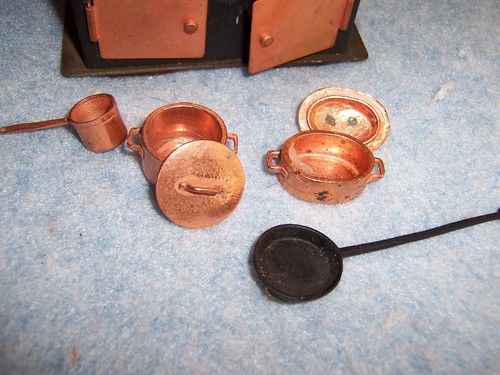 Miniature Dollhouse furniture- Old fashioned Copper Stove-Oven with Pots - Picture 5 of 6
