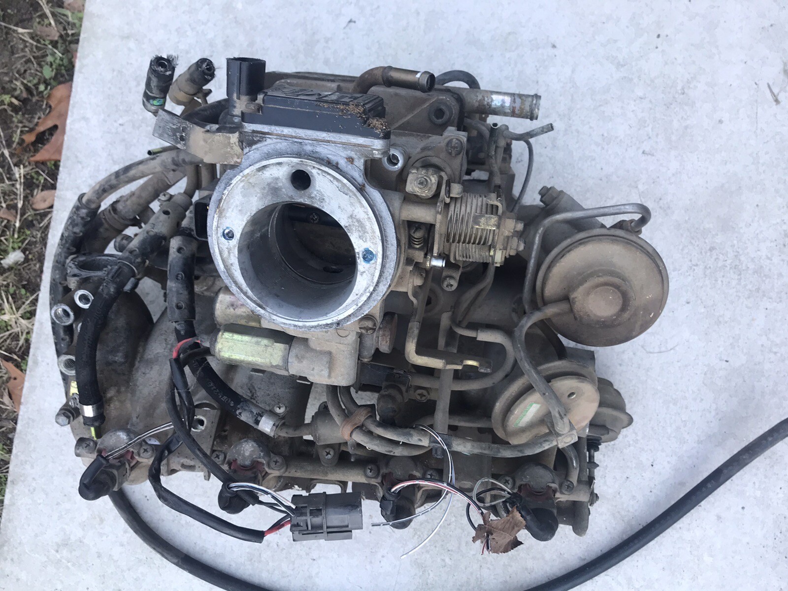 9094 nissan hardbody d21 OEM ka24e intake manifold & Injectors