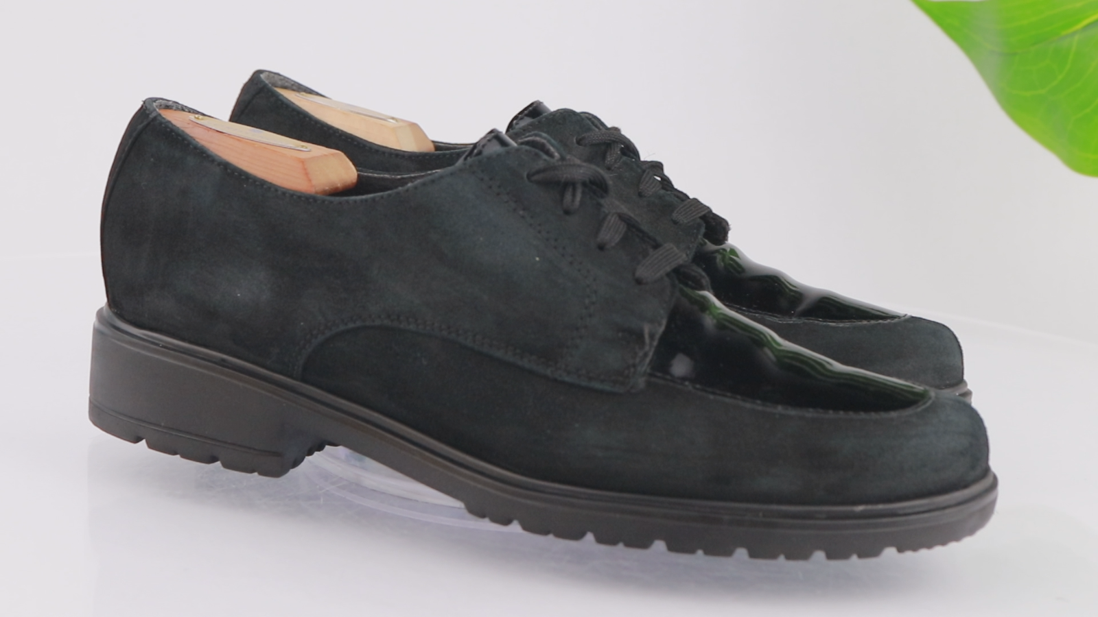 SAOLA Mocassino da donna Munro Oxford taglia 11 M con lacci nero pelle scamosciata suola grossa ad alette