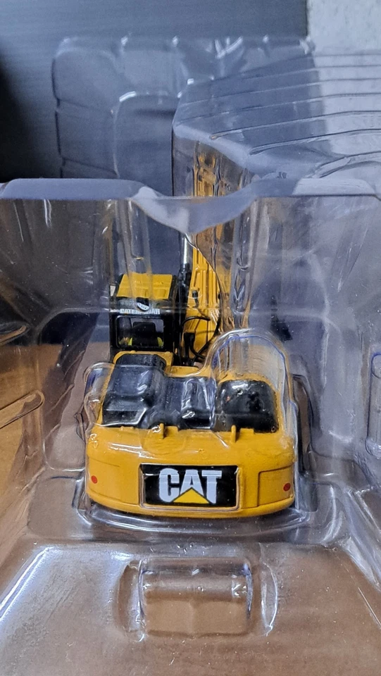  CAT Escavatore cingolato con cesoia per rottami Diecast Masters art 85277 - Immagine 2 di 3