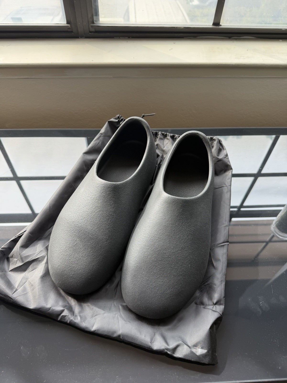 YZY Yeezy SL-01 Black Slipper Size 10 US Brand New