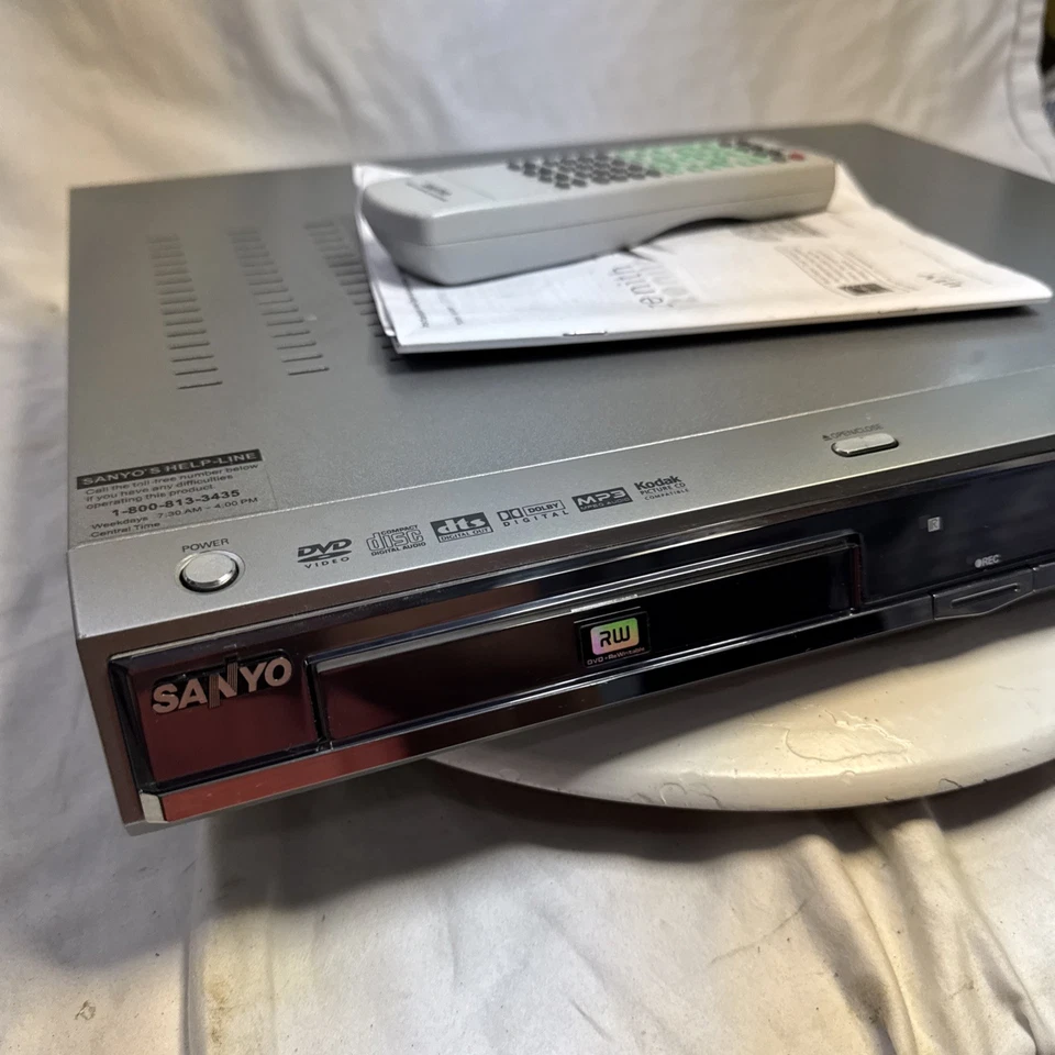 Grabadora/reproductor de DVD delgado Sanyo DRW-500 con DVD REMOTO-RW DVD-R CD-R PROBADO B Foto 4 de 4