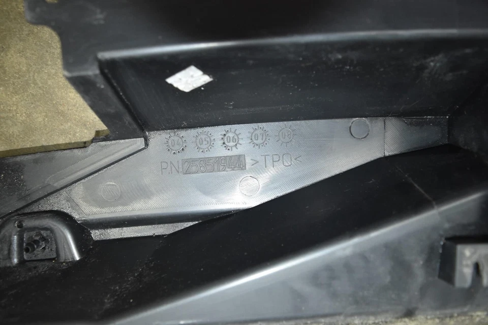 Chevrolet Equinox 2007 2008 2009 limpiaparabrisas cubierta panel 25851944 07 08 09 Foto 2 de 4