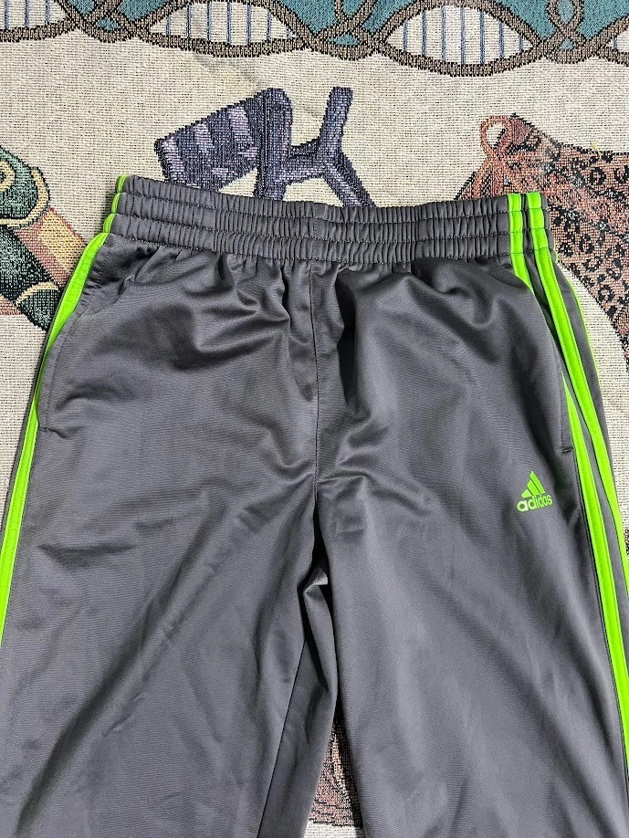 Adidas трек брюки для мальчиков серый неоновый зеленый полоски размер XL-18 - Изображение 4 из 4