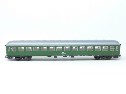 HO Scale Roco DB German 2nd Class Corridor Coach Passenger Car #008-2 - Picture 1 of 10