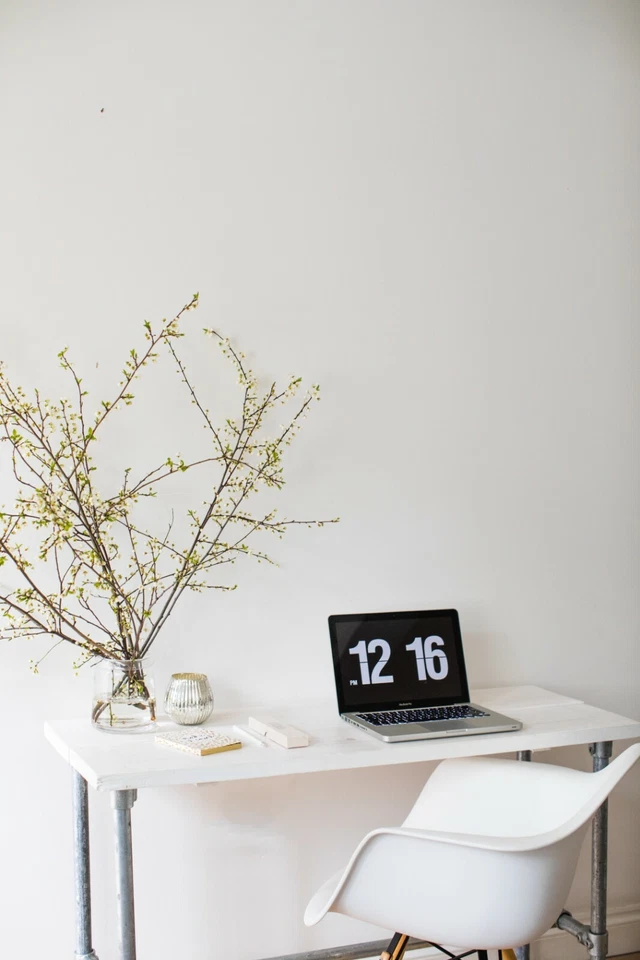 Reclaimed Scaffold Board White Wash Desk With Steel Legs - Image 3 of 4