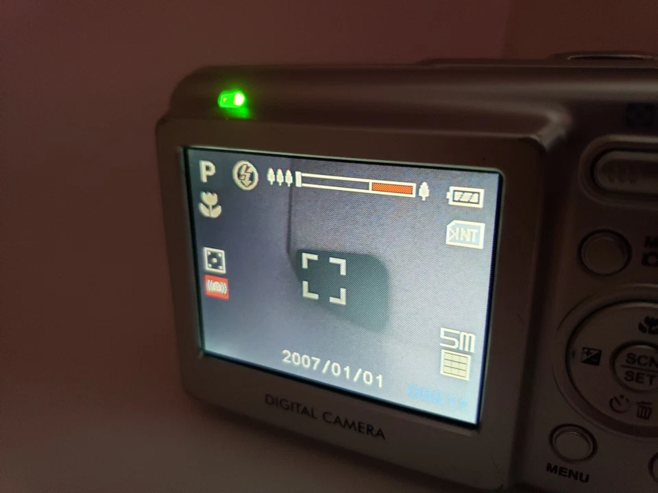 Great Condition Retro Vivitar Vivicam 5355 Silver Digital Camera 5.0MP 3UKPOST - Image 2 of 4