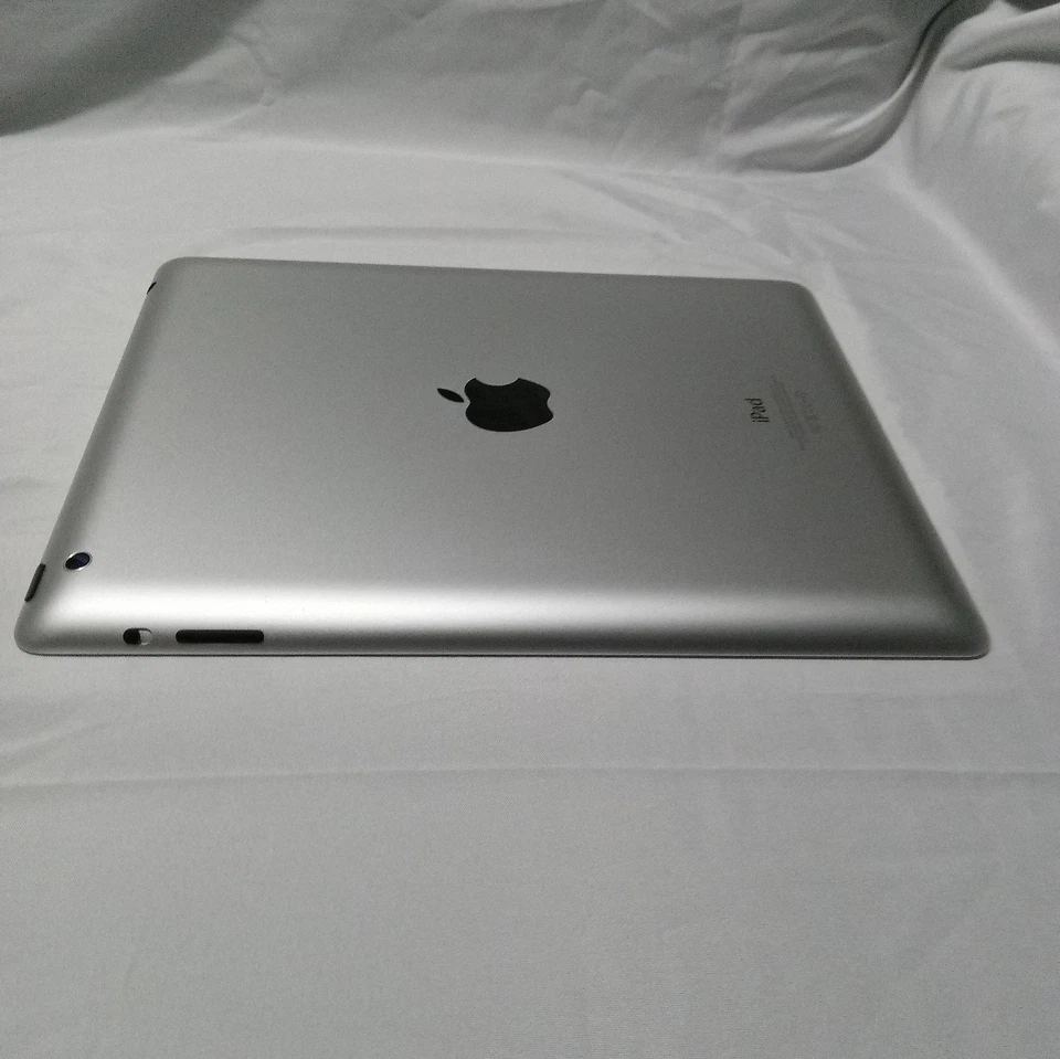 Apple iPad 4th Generation - White - Image 4 of 4