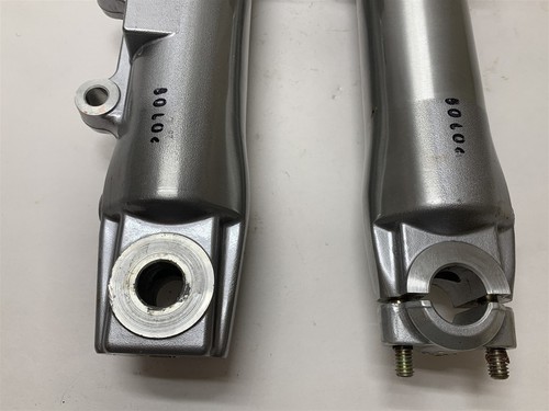 Harley-Davidson Softail Fatboy Lower Fork Tubes Sliders 45915-00 45916-00 - Picture 4 of 8