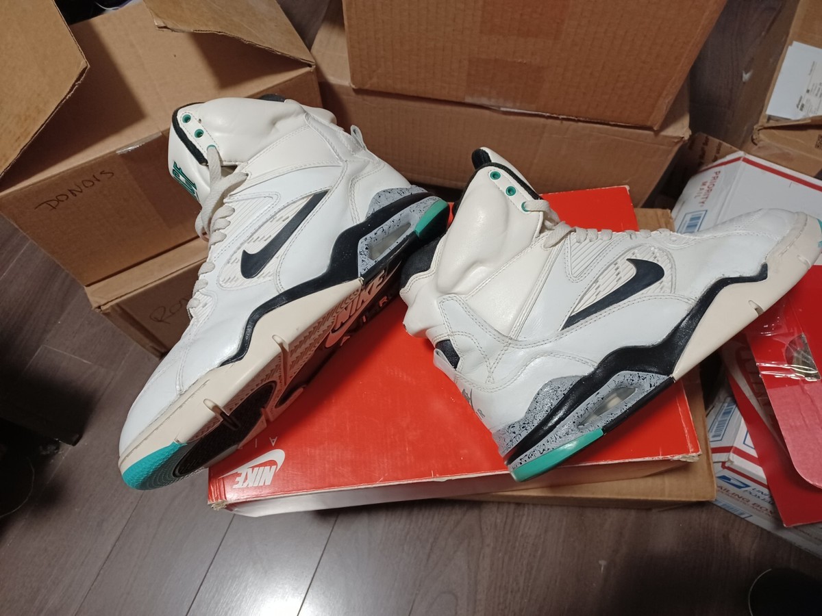 nike pump shoes 1990