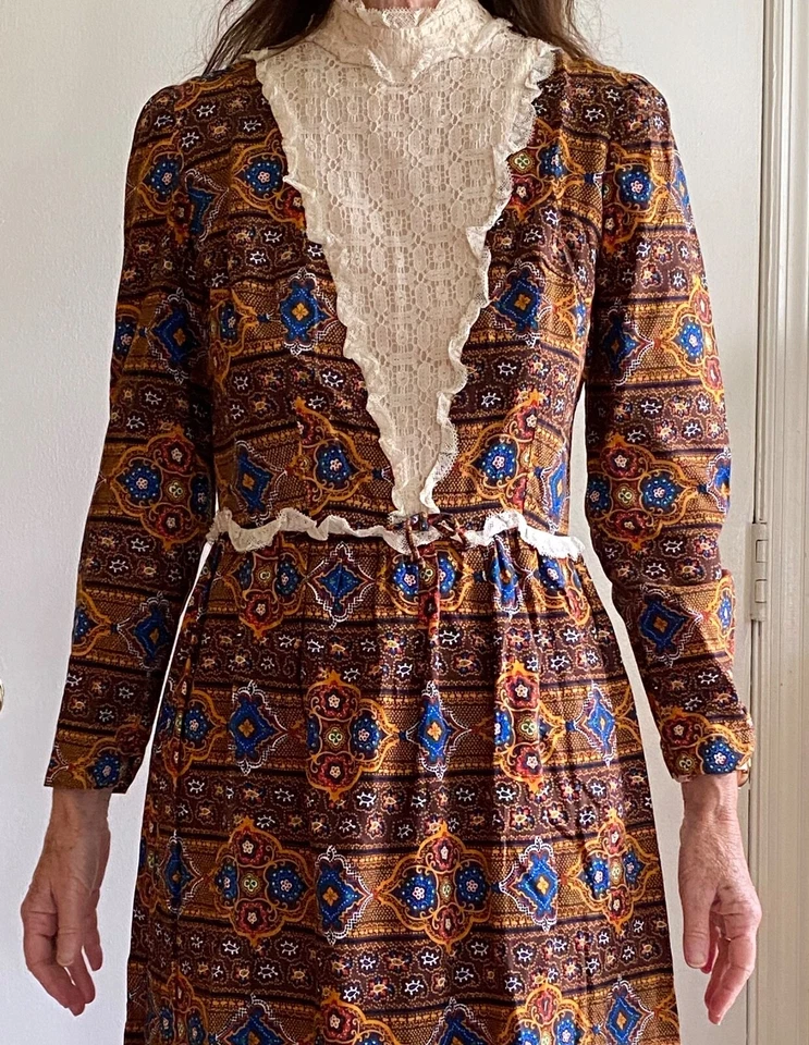 HANDMADE in 1975. This is a Late 1800's Style Period Costume Brown Dress Small - Image 4 of 4