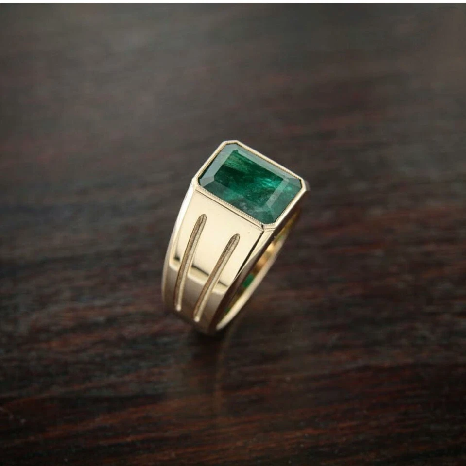 Anillo de oro amarillo de 14k para hombre con esmeralda natural regalo especial de San Valentín. Foto 2 de 3