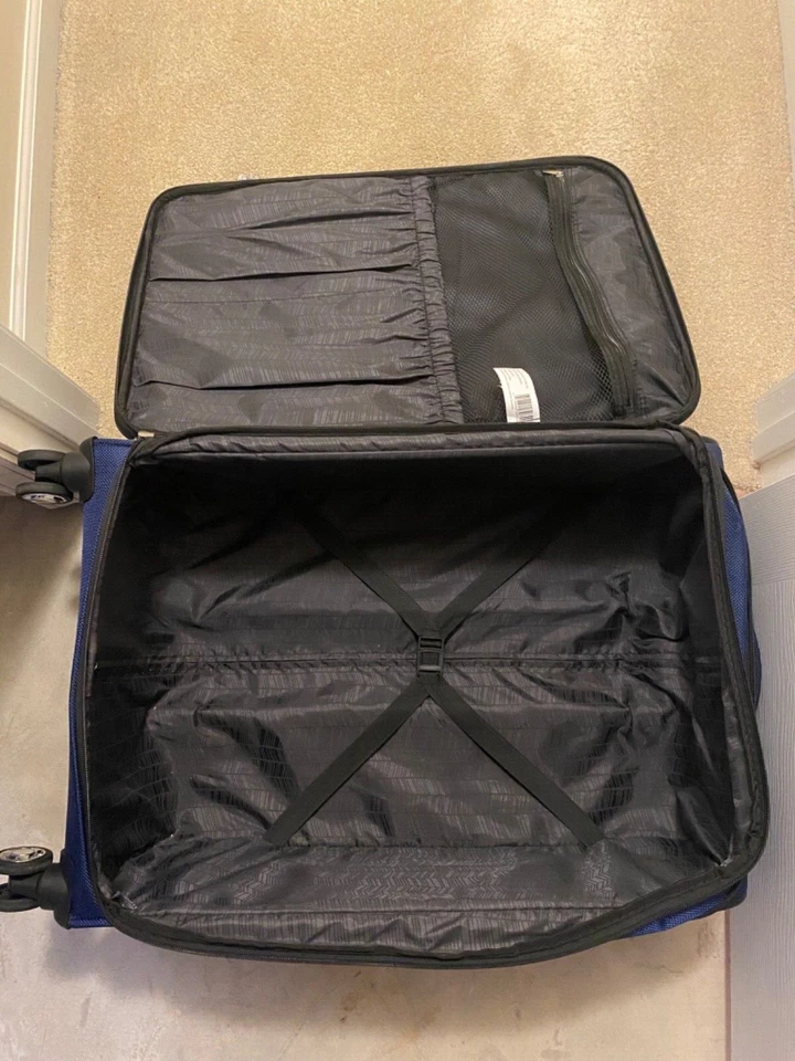 Equipaje giratorio lateral suave Protege 29”-almacenamiento-rollos Foto 4 de 4