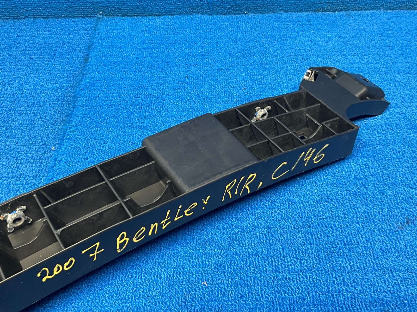2005 - 2010 BENTLEY CONTINENTAL GTC REAR RIGHT BUMPER HOLDER SUPPORT BRACKET OEM
