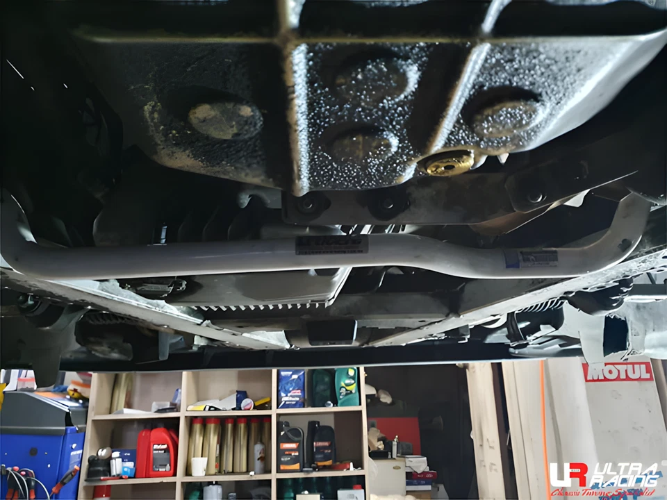 Ultra Racing Stabilisator vorn 27 mm - 95-03 BMW E39 (525i/528i) 2.5/2.8 (2WD) - Bild 2 von 2