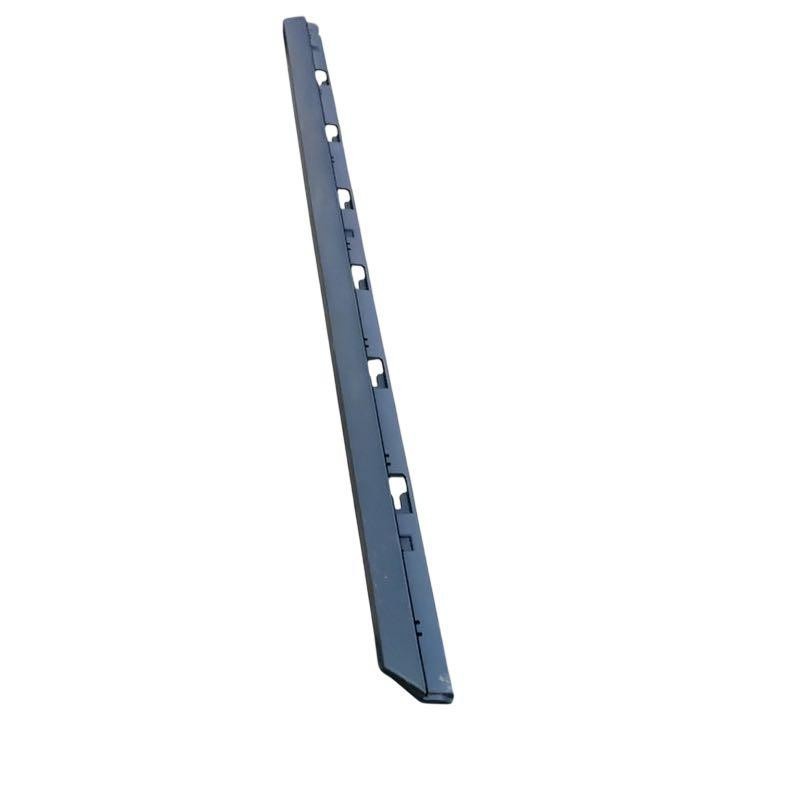 Réparer impact portière droite avec la moulure porte avant VOLKSWAGEN Passat B8 3G0854940
