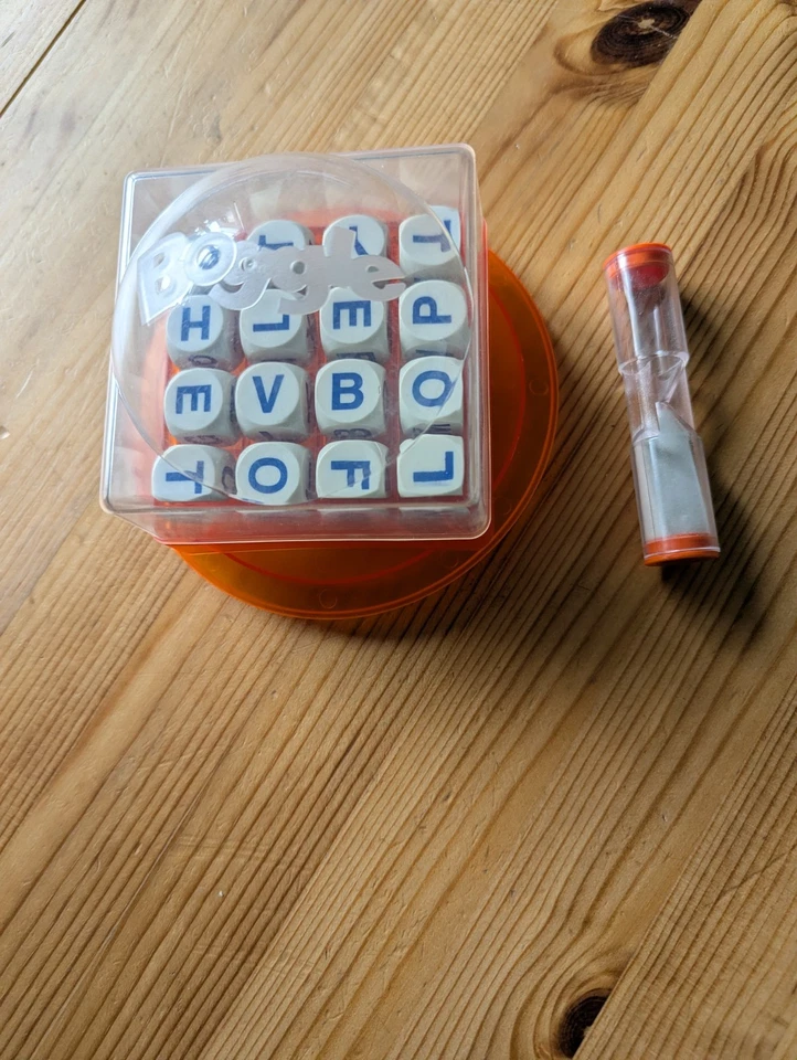 Boggle ~ Parker Brothers ~ The 3 Minute Hidden Word Game ~ Vintage 2003 Complete - Image 2 of 3