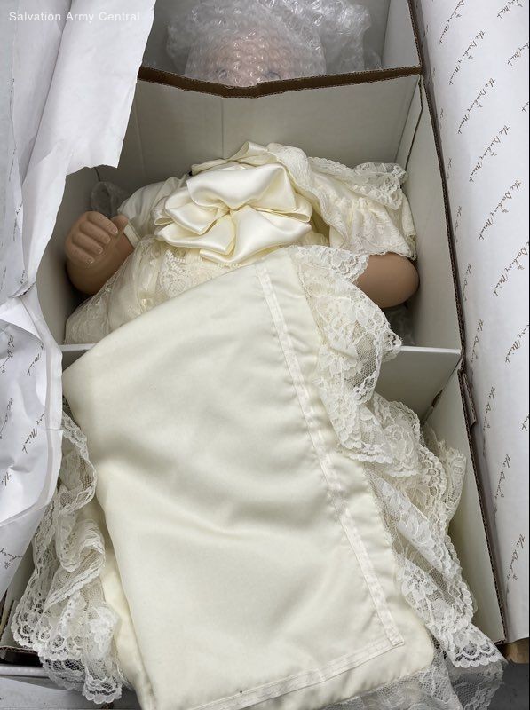 Danbury Mint The Royal Baby Christening Blue Eyes Prince George Porcelain Doll
