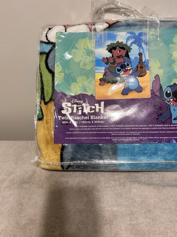 DISNEY STITCH TWIN RASCHEL BLANKET LILO STAR STICHT 60IN X 80IN  100% POLYESTER - Image 2 of 4