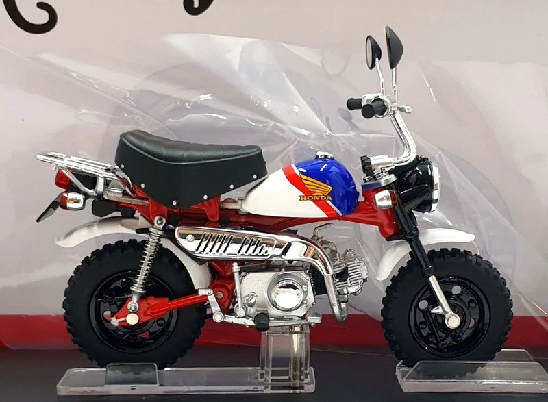 Aoshima 1/12 Scale 11170-3900 - Honda Monkey Motorcycle - Red/White/Blue - Image 3 of 4