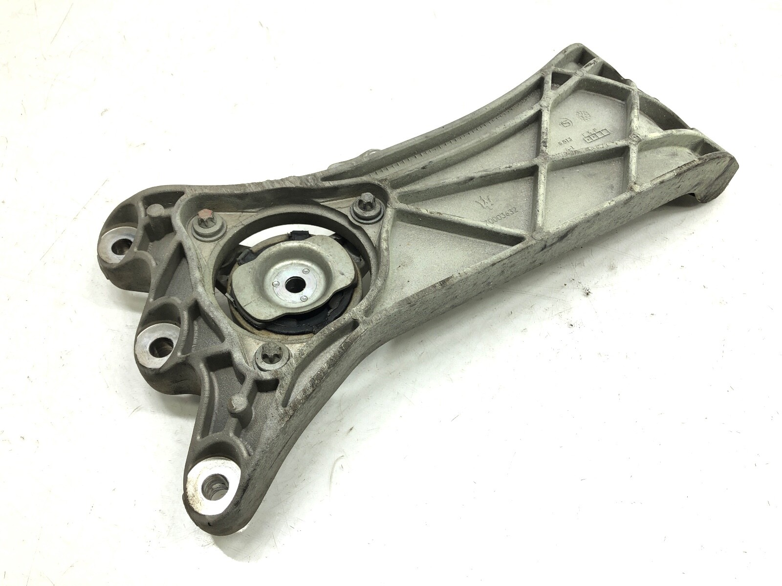 2014-2020 MASERATI QUATTROPORTE AWD GEARBOX MOUNT BRACKET OEM.