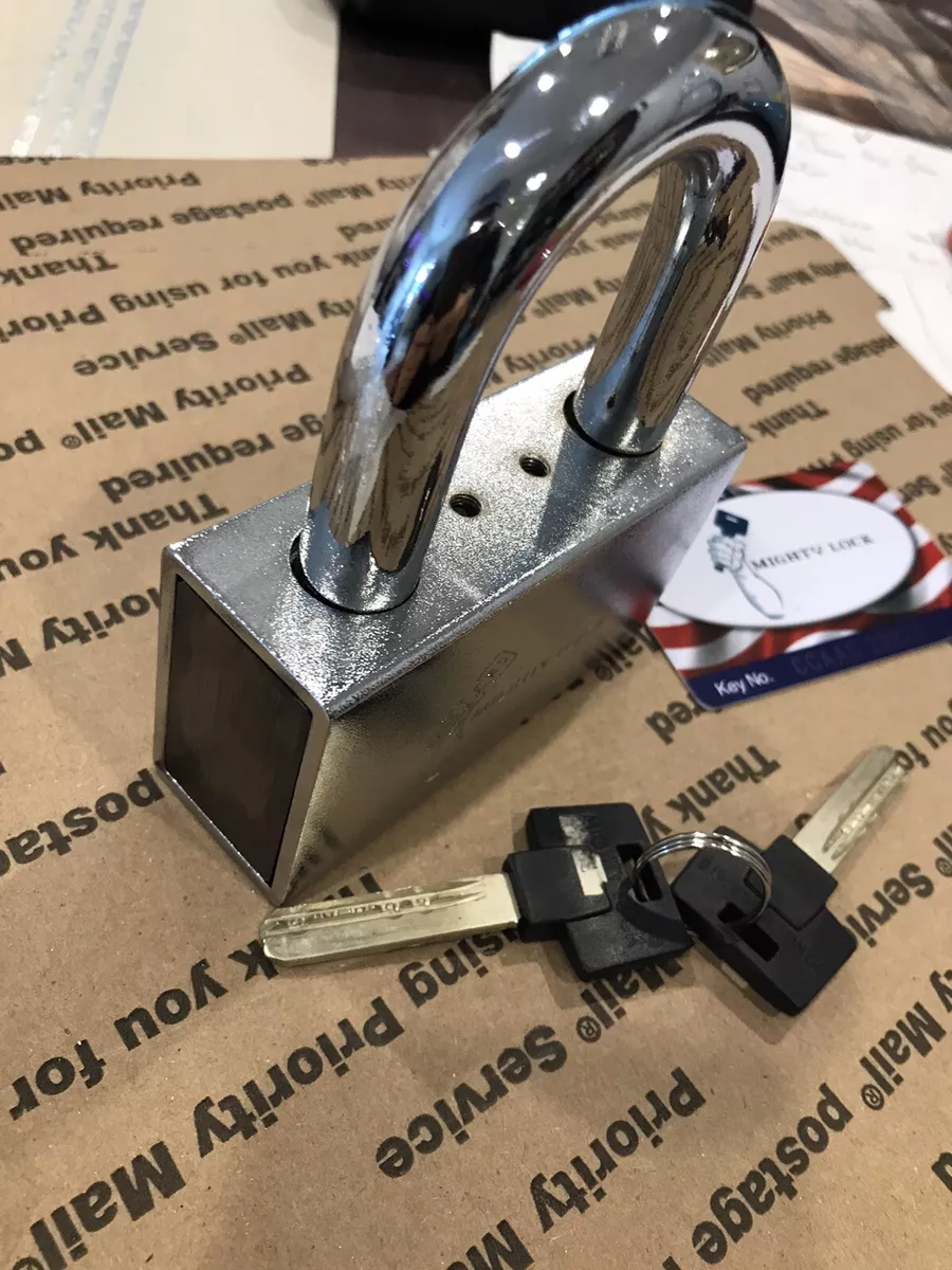 Giant lock hotsell