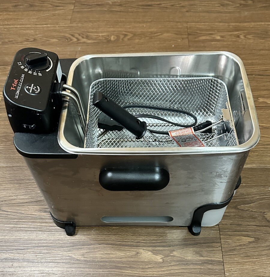 Tfal FR8000 Ultimate EZ 1700W 2.65 lbs Clean Deep Fryer Silver