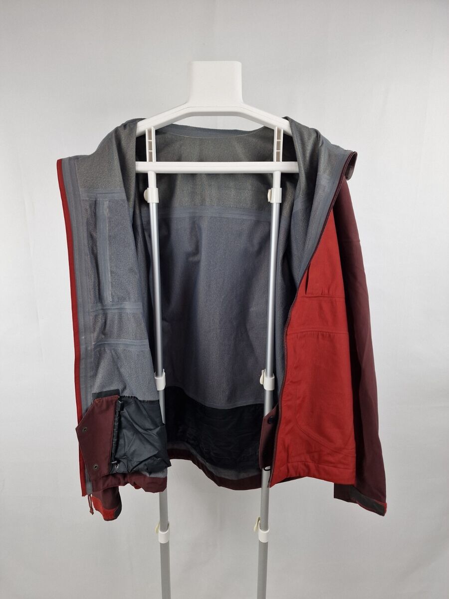 Arcetryx Javelin SV GORE-TEX Soft Tech Jacket in Cherry Arcetryx Javelin SV GORE-TEX Soft Tech Jacket in Cherry
