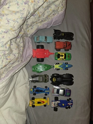 Lot of Vintage Toy Cars And Trucks Tootsie Matchbox Hot Wheels Ertl Etc