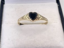 9ct Gold Hallmarked Ladies Heart Onyx Ring. Goldmine Jewellers.