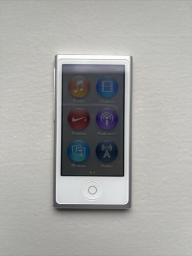 Apple iPod Nano 7th Generation 16GB A1446 Silver - Afbeelding 1 van 10