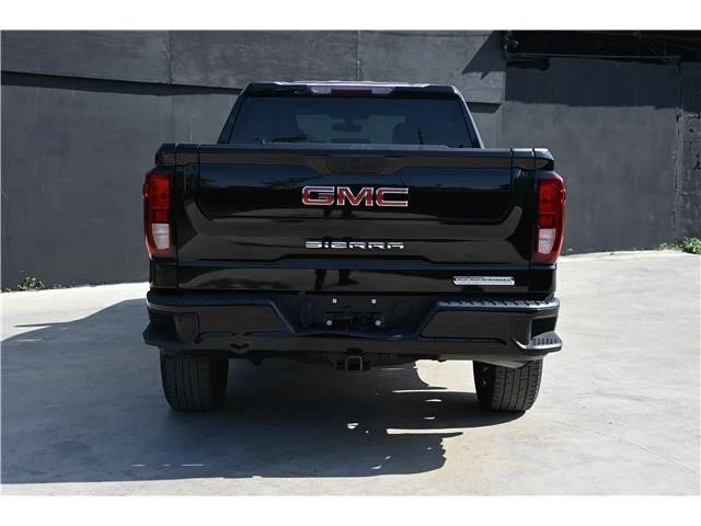 GMC Sierra 1500 Limited 2022 camioneta elevada doble cabina 4P 6 1/2 ft Foto 4 de 4