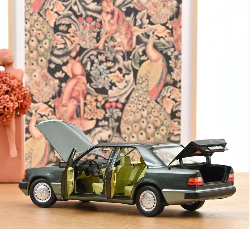 modellino auto scala 1/18 mercedes benz 230 E del 1990 modellini della norev - Immagine 4 di 4