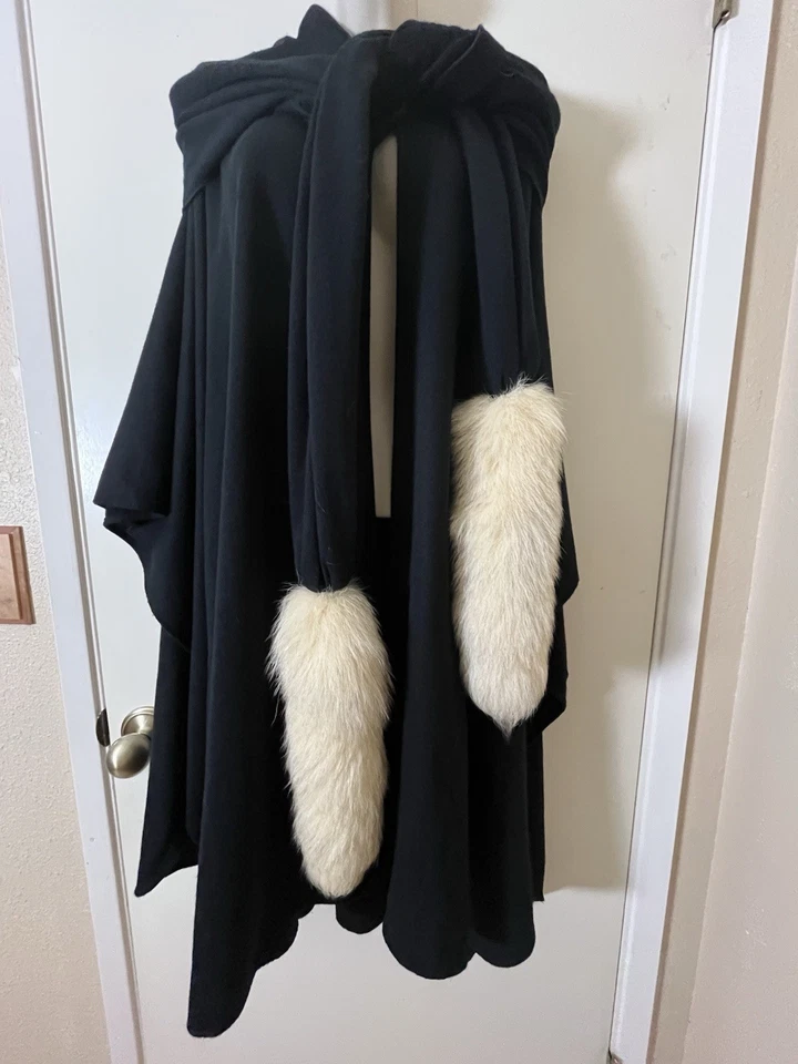 Capa envolvente vintage Kathleen for Sweet Herb talla única negra 2 colas de zorro blanco 0001 Foto 2 de 4