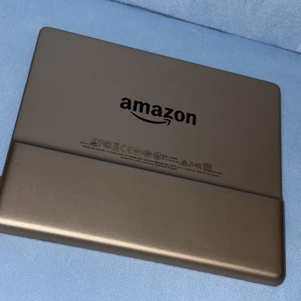 Amazon Kindle Oasis 9th Gen Model CW24Wi 7" 32GB Wi-Fi Champagne Gold Ads Free - Image 3 of 4