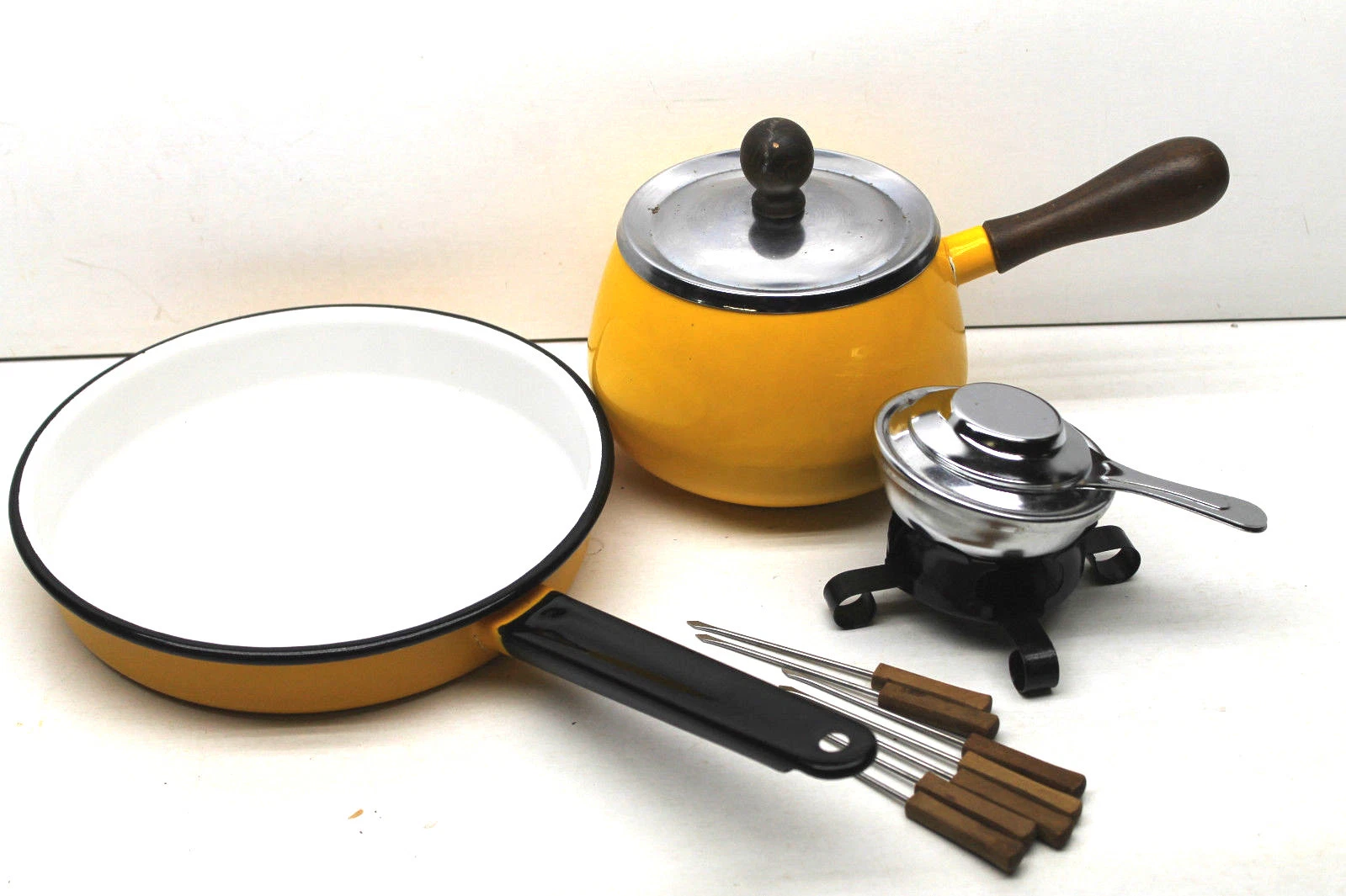 Vintage Yellow Fondue Set Pot w/ Lid & Wooden Handle+Heater+ 9" Enamelware Pan