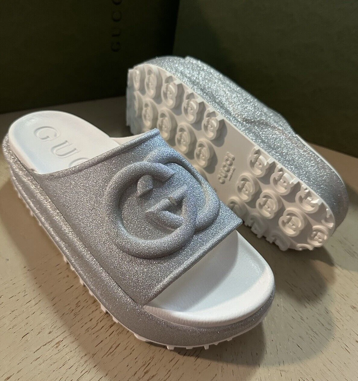 Chaussures sandales femme Gucci argent 5 US ( 35 EU ) 725541 neuves