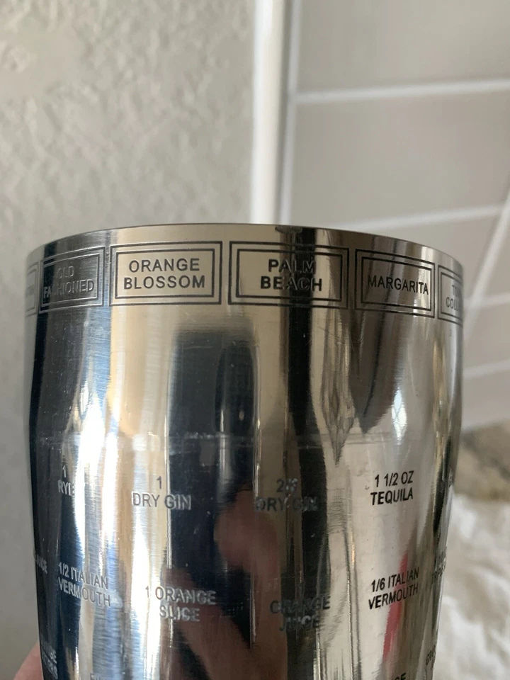 Coctelera Pottery Barn de acero inoxidable con función “Twist A Recipe” Foto 3 de 4