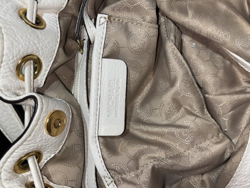 MICHAEL KORS Signature Logo Tote Shoulder Bag White with Charm with Gold accents - Picture 5 of 10