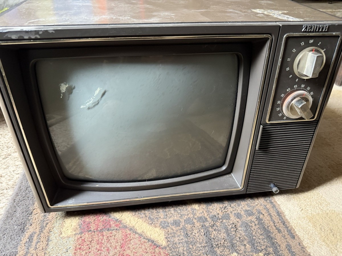 Zenith CRT TV Woodgrain Color 13