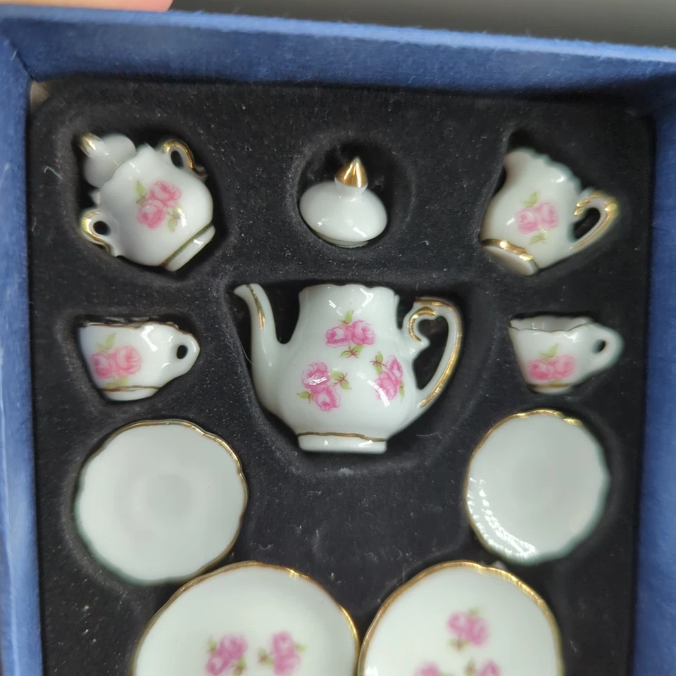 Dollhouse miniature German Reutter Porzellan Tea Set new in box - Image 3 of 4