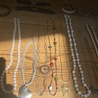 34 Jewelry Lot: 13 Necklaces, 6 Bracelets, 5 Earrings, 2 Rings, 5 Pins & 3 Misc — photo 3